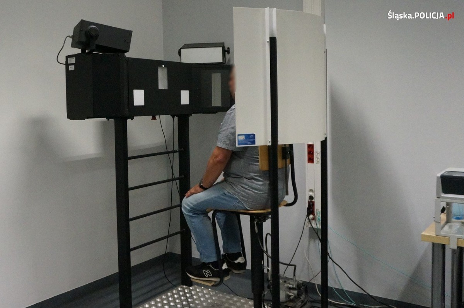 Zdjęcie w galerii na portalu naszwodzislaw.com: Kolejne zatrzymania w śledztwie dotyczącym urządzenia nielegalnych gier hazardowych wiadomości z regionu