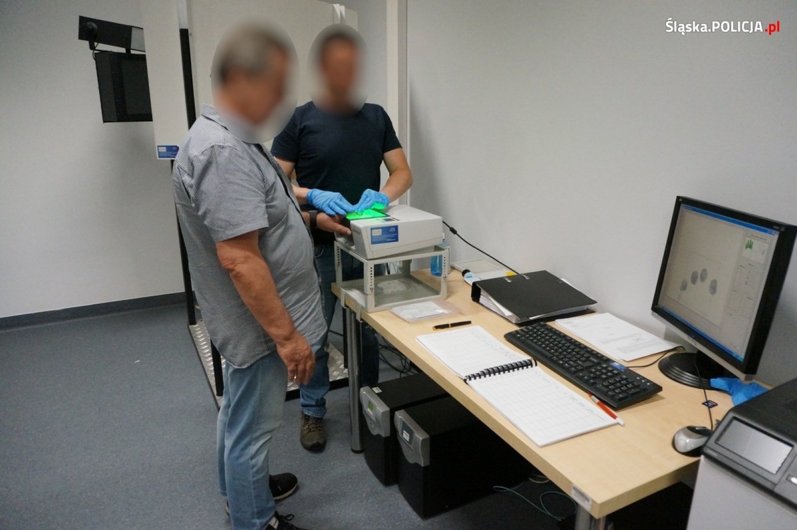 Zdjęcie w galerii na portalu naszwodzislaw.com: Kolejne zatrzymania w śledztwie dotyczącym urządzenia nielegalnych gier hazardowych wiadomości z regionu