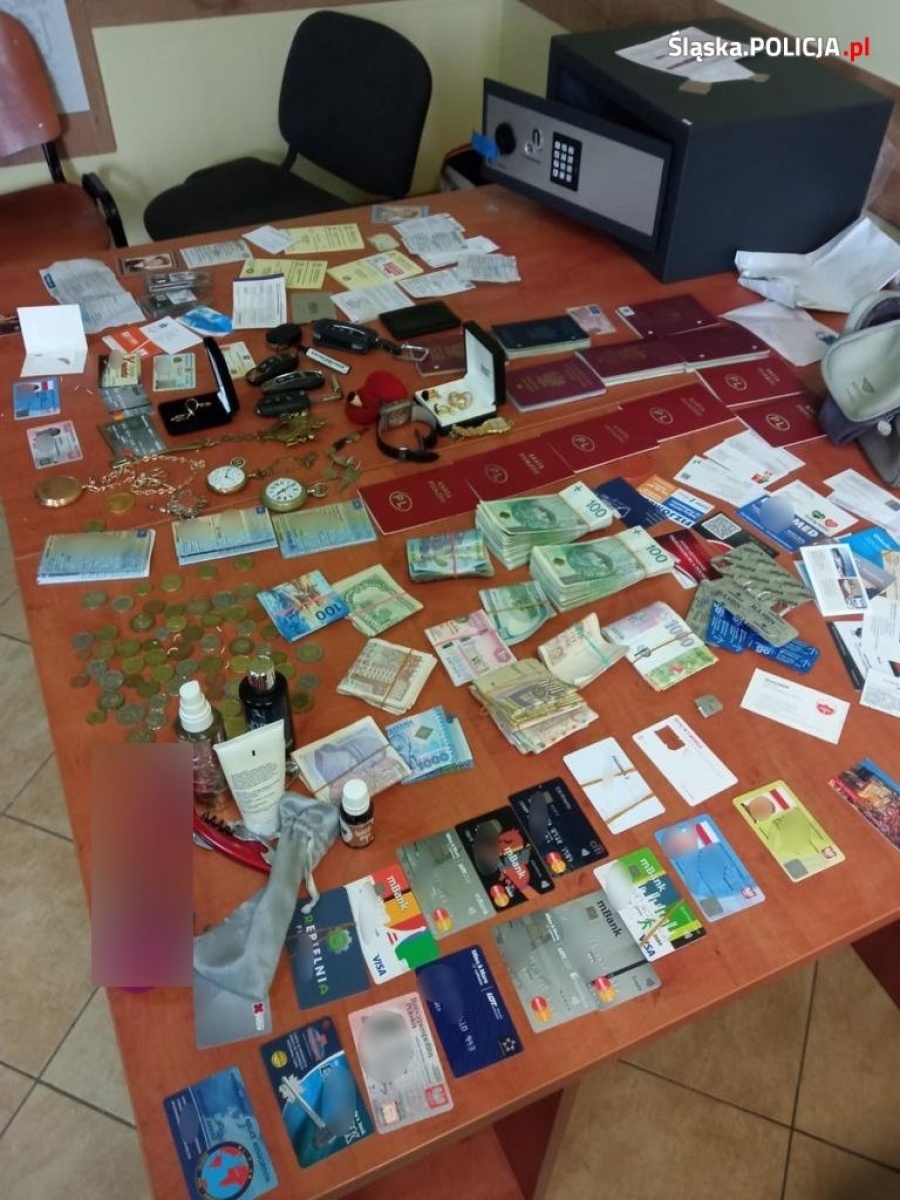 Zdjęcie w galerii na portalu naszwodzislaw.com: Kolejne zatrzymania w śledztwie dotyczącym urządzenia nielegalnych gier hazardowych wiadomości z regionu