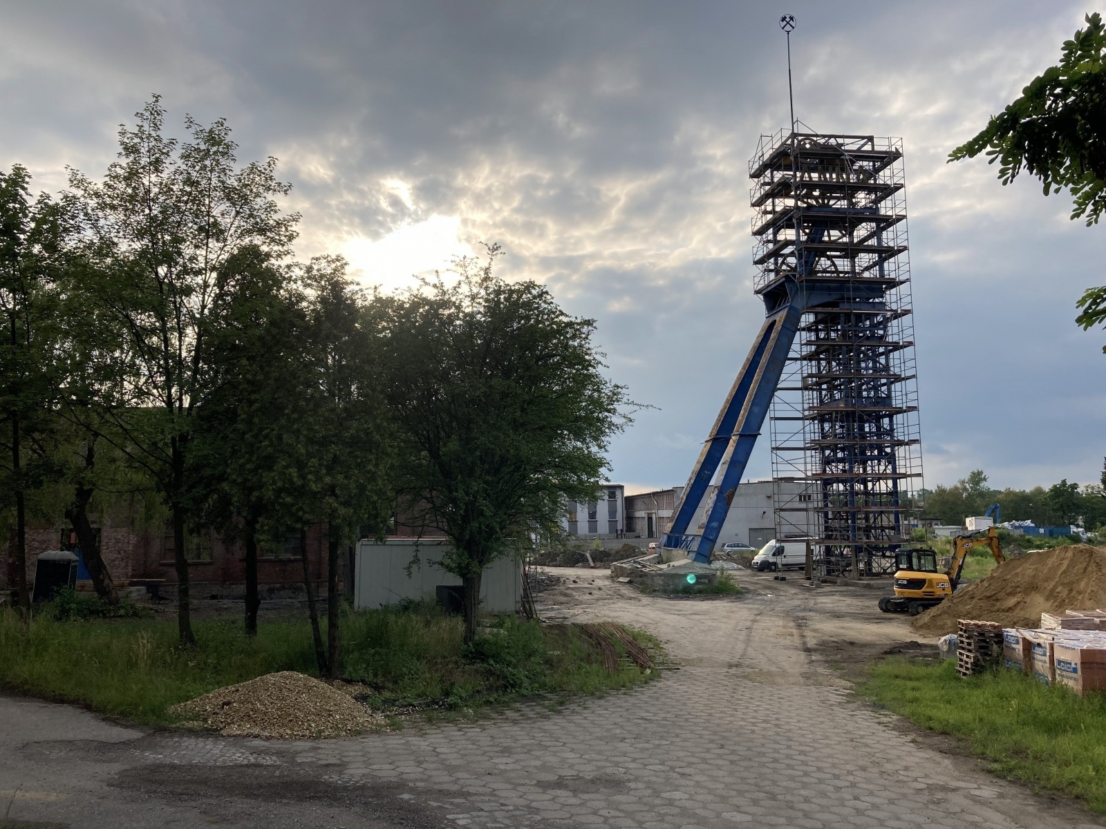 Zdjęcie w galerii na portalu naszwodzislaw.com: Pszów. Rozpoczął się remont wieży szybu Jan wiadomości z regionu