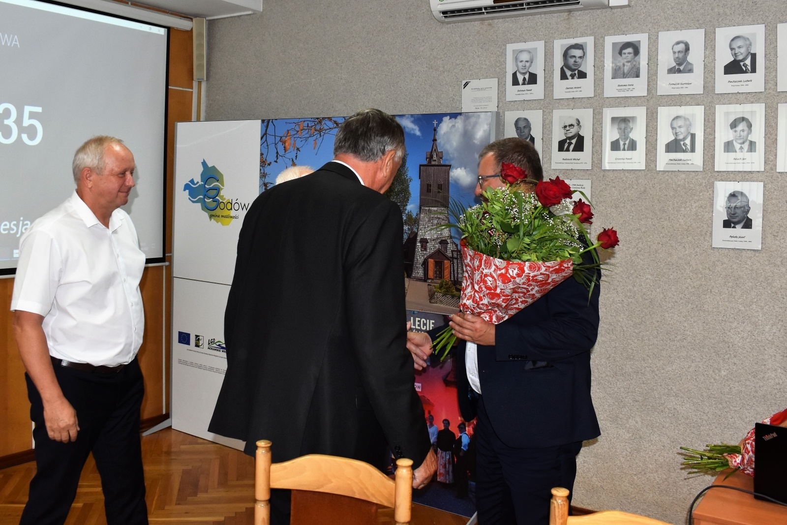 Zdjęcie w galerii na portalu naszwodzislaw.com: Wójt gminy Godów z wotum zaufania i absolutorium wiadomości z regionu