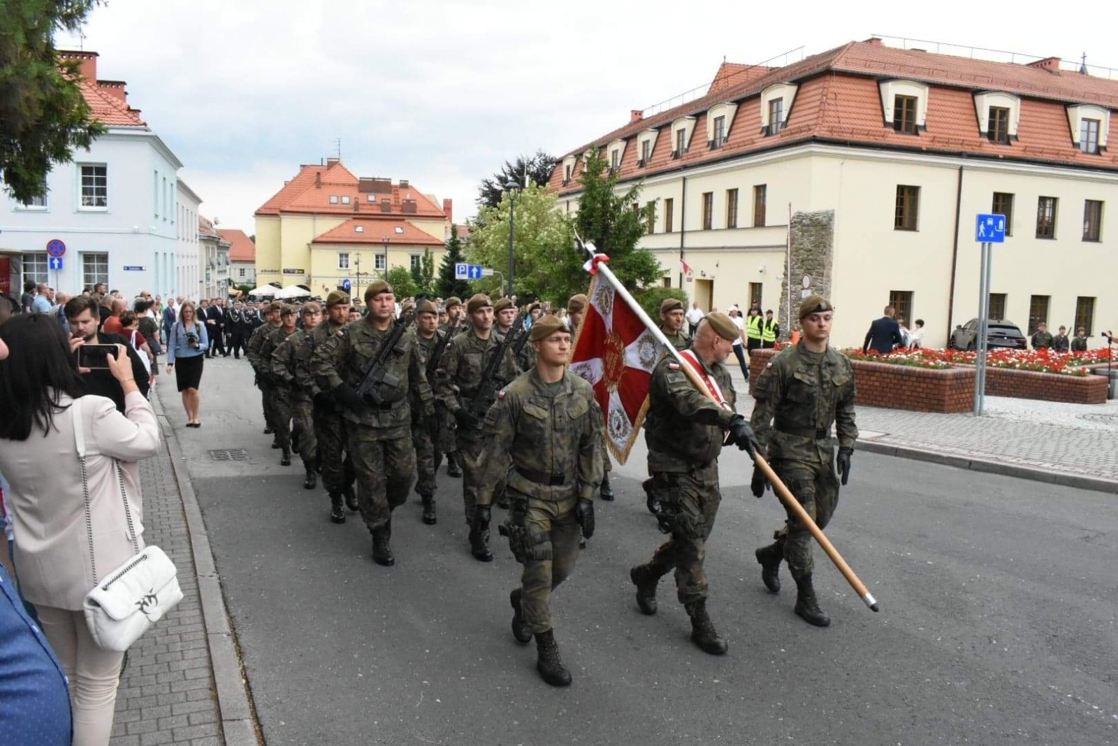 Zdjęcie w galerii na portalu naszwodzislaw.com: Wodzisław jak przed stu laty, znów pięknie powitał Polskę wiadomości z regionu