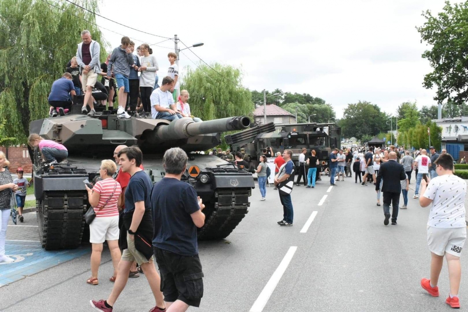 Zdjęcie w galerii na portalu naszwodzislaw.com: Wodzisław jak przed stu laty, znów pięknie powitał Polskę wiadomości z regionu