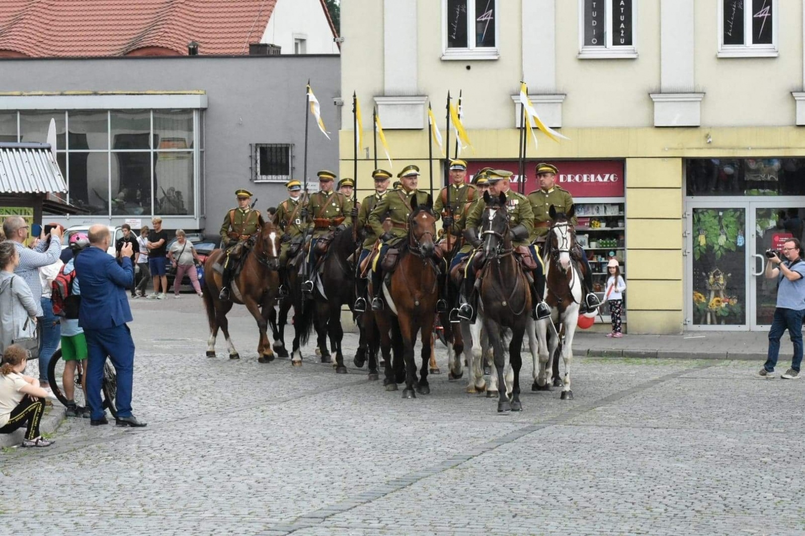 Zdjęcie w galerii na portalu naszwodzislaw.com: Wodzisław jak przed stu laty, znów pięknie powitał Polskę wiadomości z regionu