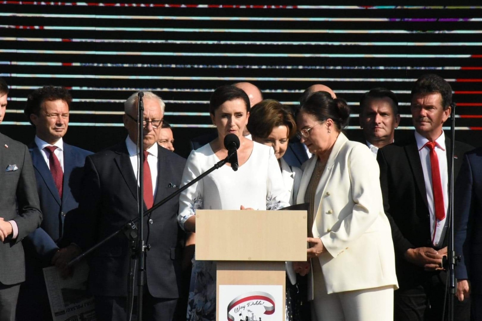 Zdjęcie w galerii na portalu naszwodzislaw.com: Wodzisław jak przed stu laty, znów pięknie powitał Polskę wiadomości z regionu