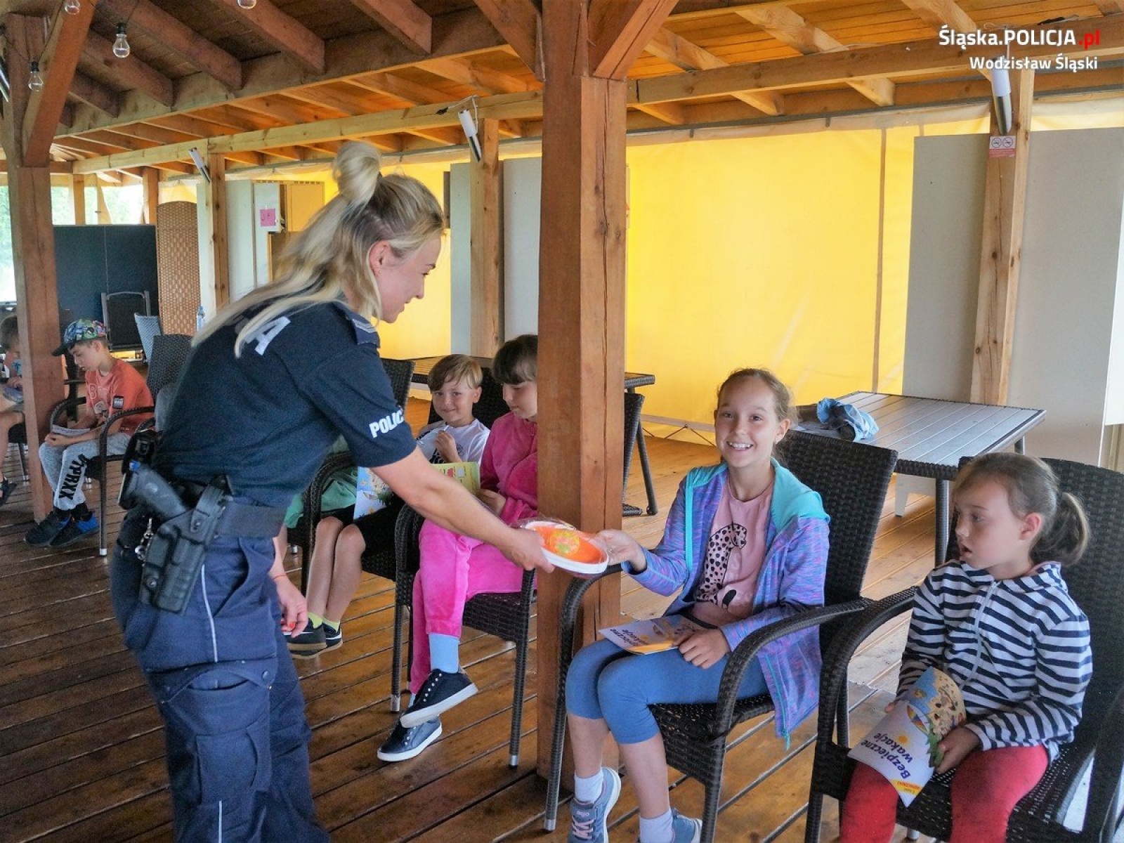 Zdjęcie w galerii na portalu naszwodzislaw.com: Wakacyjne półkolonie ze strażą i policją wiadomości z regionu