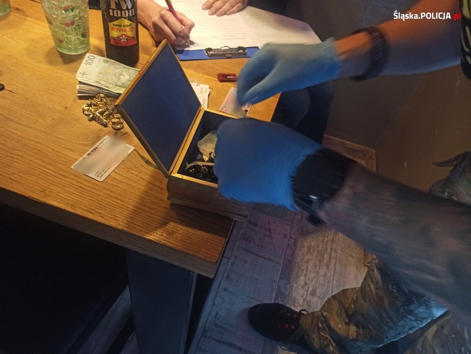 Zdjęcie w galerii na portalu naszwodzislaw.com: Gang pseudokibiców przemycał ludzi wiadomości z regionu