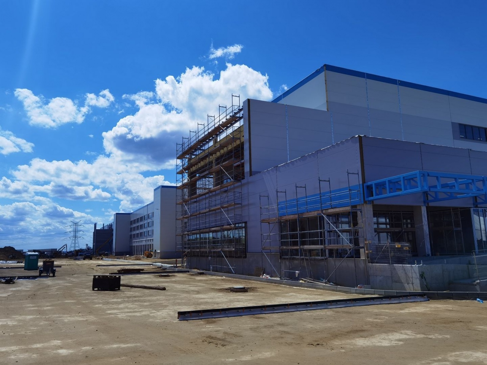 Zdjęcie w galerii na portalu naszwodzislaw.com: Raport z budowy centrum logistycznego w Gorzyczkach wiadomości z regionu