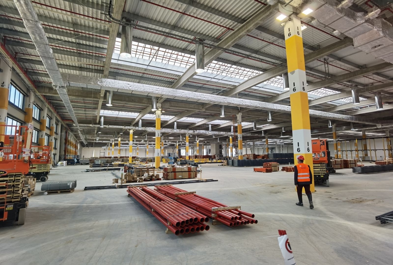 Zdjęcie w galerii na portalu naszwodzislaw.com: Raport z budowy centrum logistycznego w Gorzyczkach wiadomości z regionu