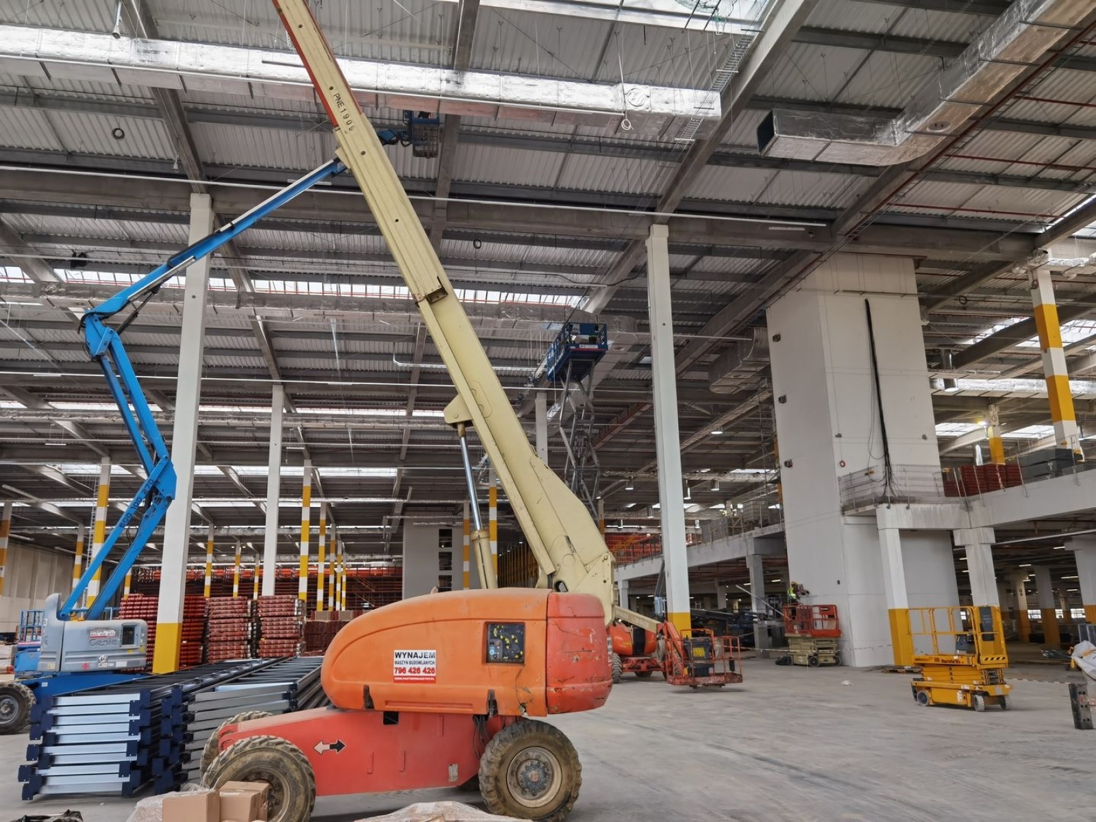 Zdjęcie w galerii na portalu naszwodzislaw.com: Raport z budowy centrum logistycznego w Gorzyczkach wiadomości z regionu