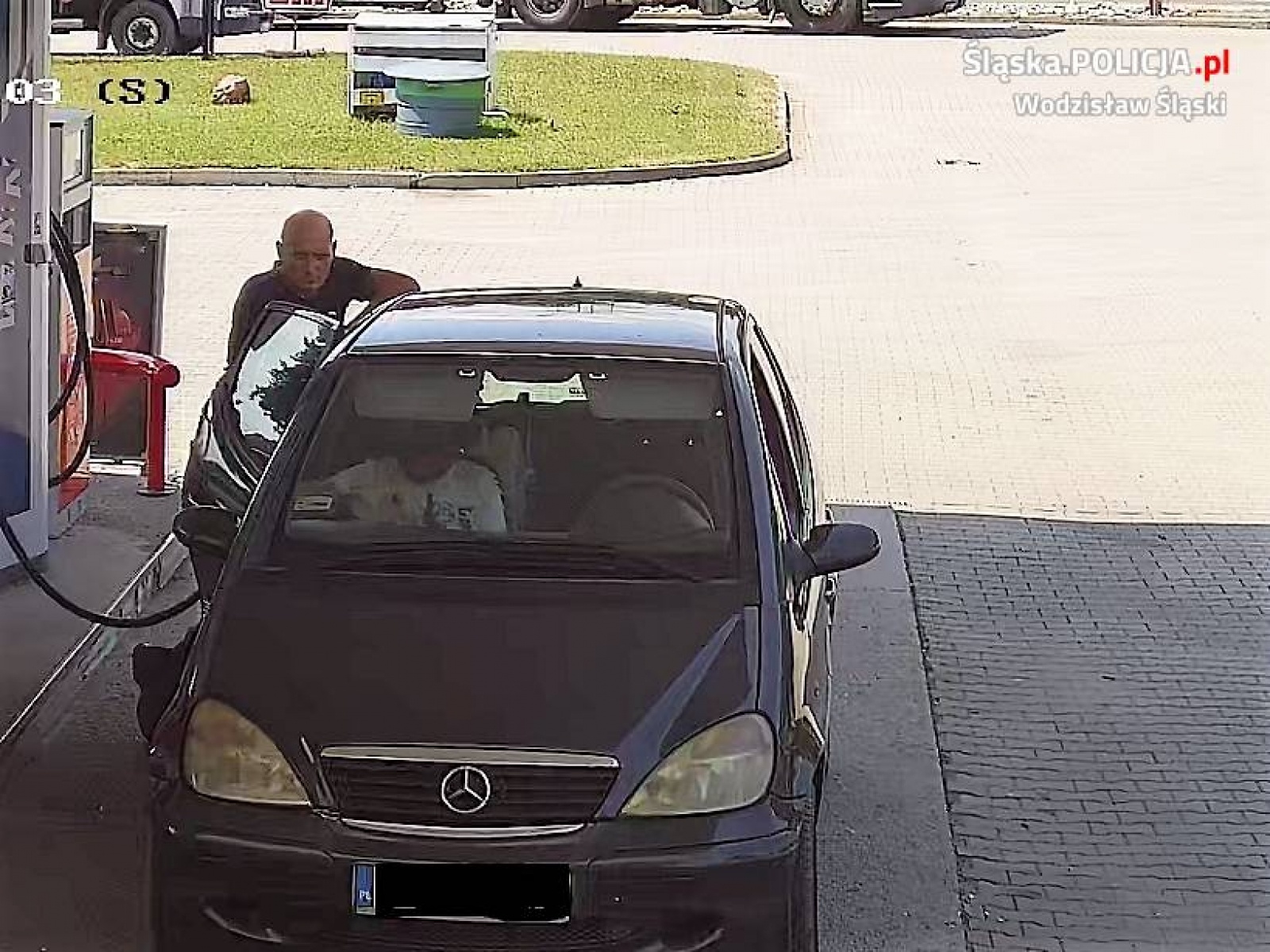 Zdjęcie w galerii na portalu naszwodzislaw.com: Ten mężczyzna podejrzany jest o kradzież paliwa wiadomości z regionu