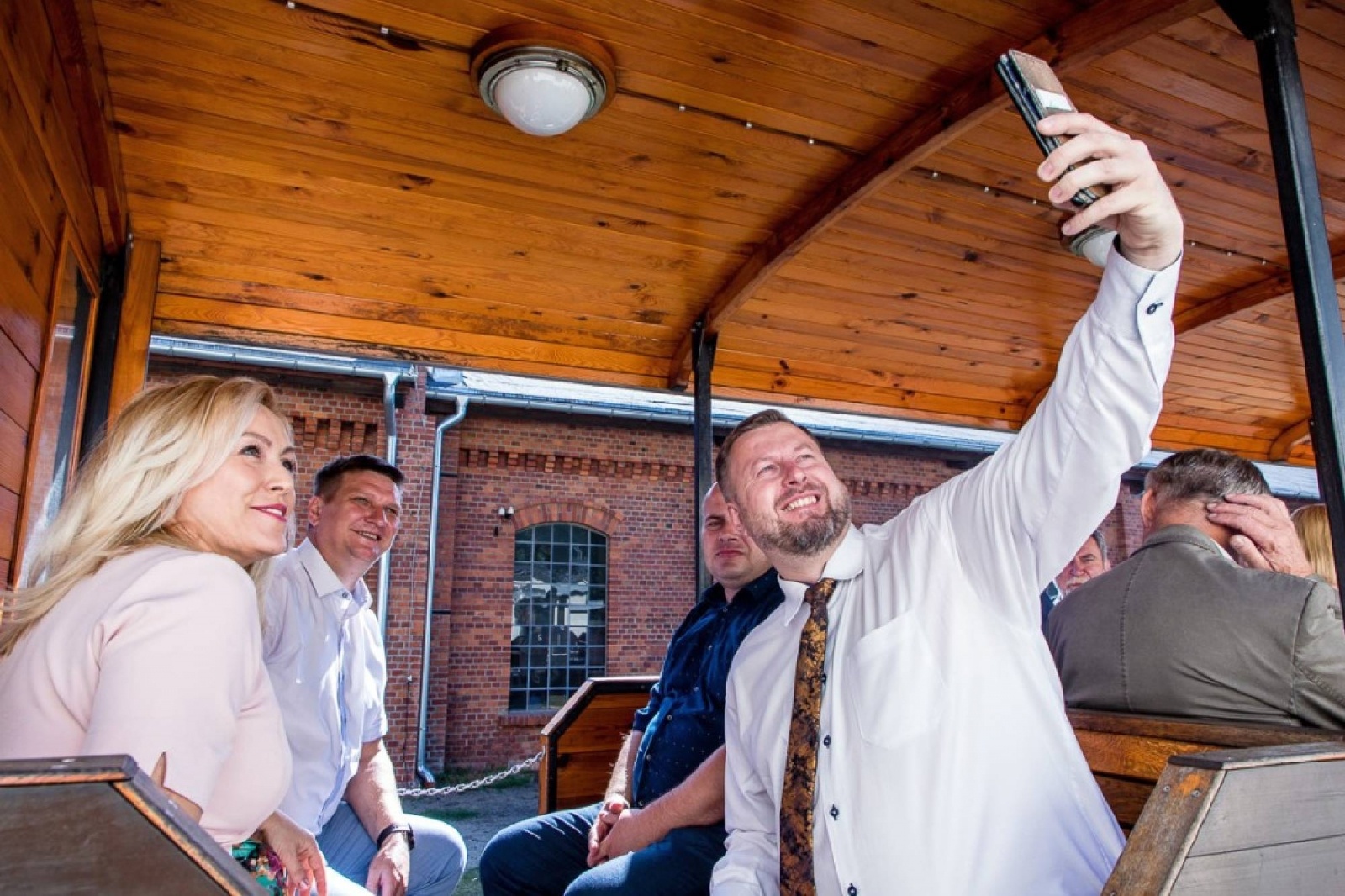 Zdjęcie w galerii na portalu naszwodzislaw.com: Inicjatywa sołecka dla powiatu wodzisławskiego - umowy podpisano w skansenie wiadomości z regionu