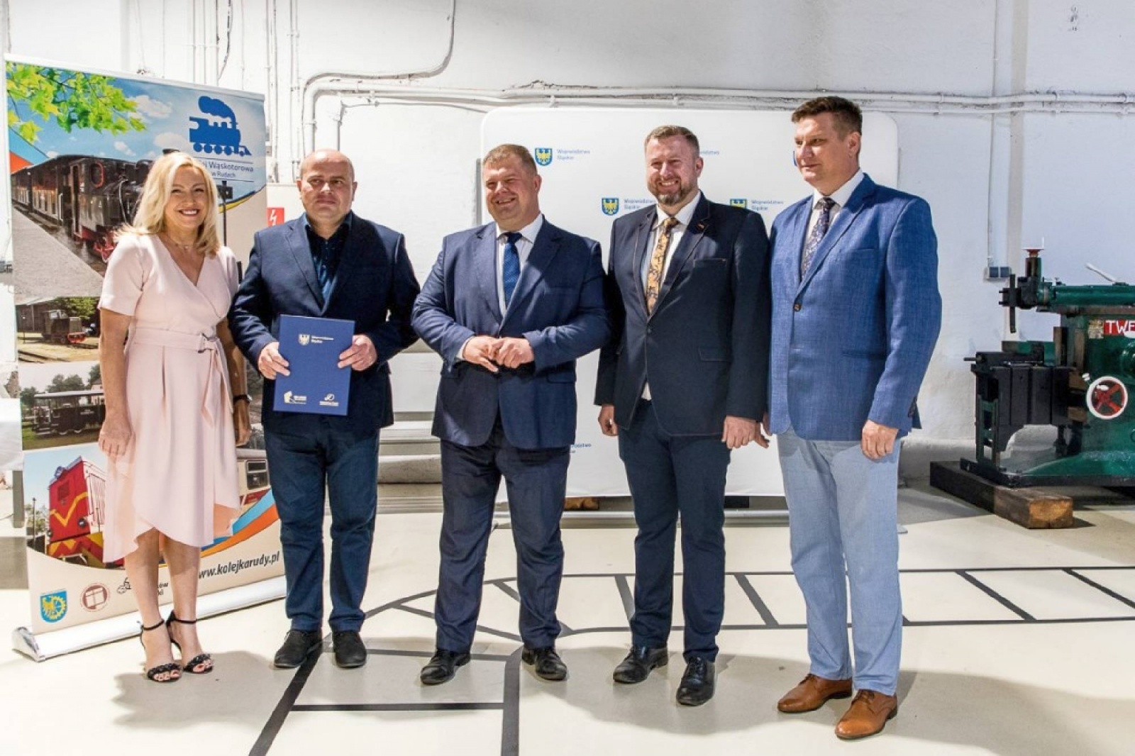 Zdjęcie w galerii na portalu naszwodzislaw.com: Inicjatywa sołecka dla powiatu wodzisławskiego - umowy podpisano w skansenie wiadomości z regionu