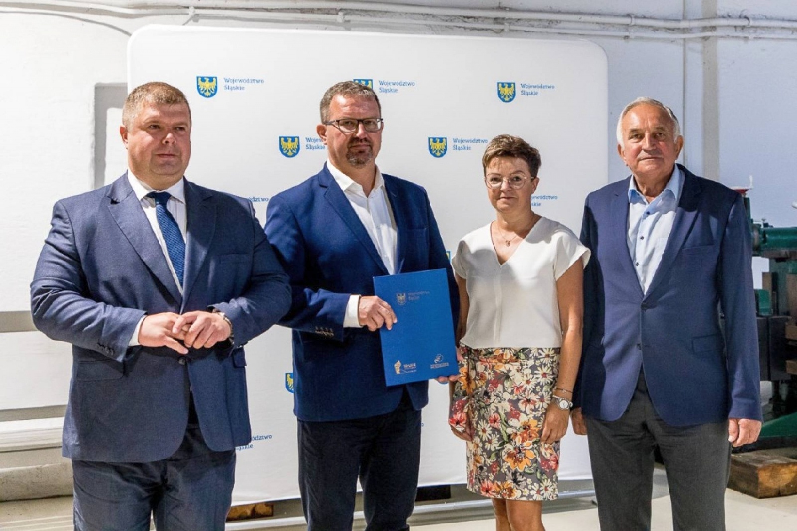 Zdjęcie w galerii na portalu naszwodzislaw.com: Inicjatywa sołecka dla powiatu wodzisławskiego - umowy podpisano w skansenie wiadomości z regionu