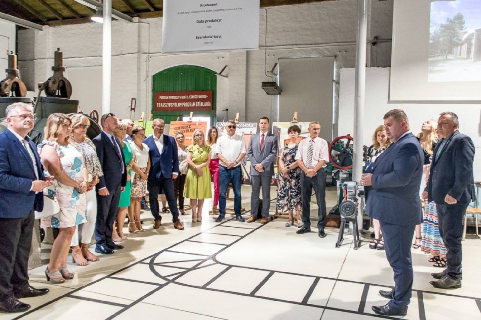 Zdjęcie w galerii na portalu naszwodzislaw.com: Inicjatywa sołecka dla powiatu wodzisławskiego - umowy podpisano w skansenie wiadomości z regionu