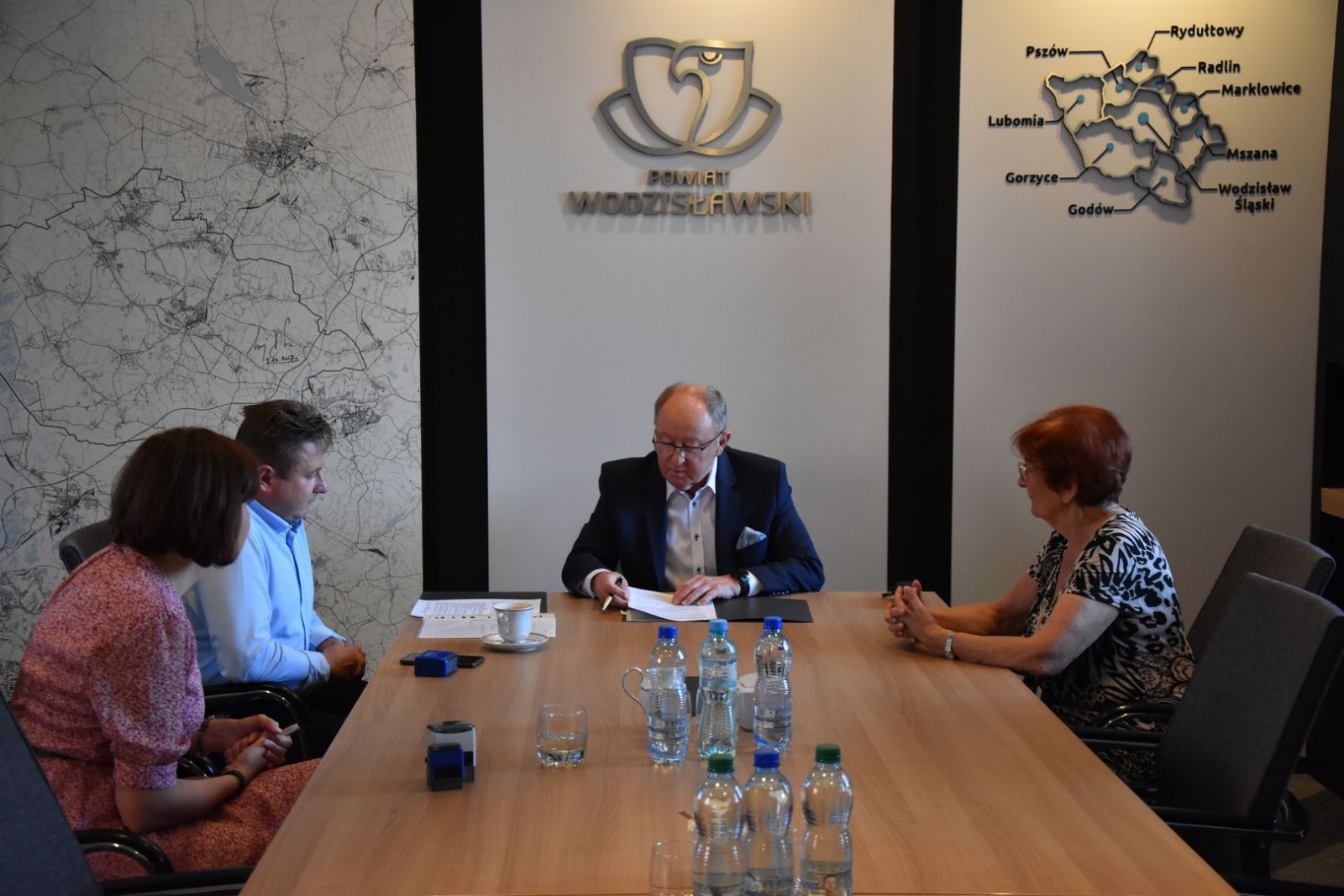 Zdjęcie w galerii na portalu naszwodzislaw.com: Przy szkole w Rydułtowach będzie bardziej estetycznie i funkcjonalnie wiadomości z regionu