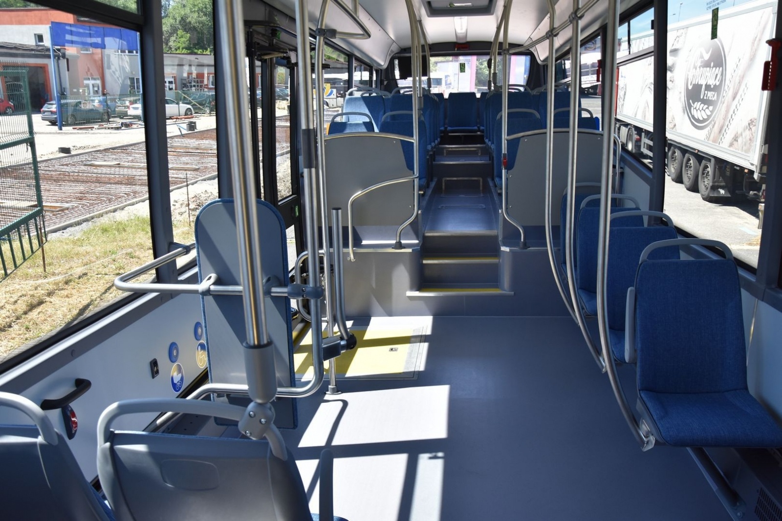 Zdjęcie w galerii na portalu naszwodzislaw.com: Dwa nowe autobusy zasiliły Wodzisławską Komunikację Powiatową wiadomości z regionu