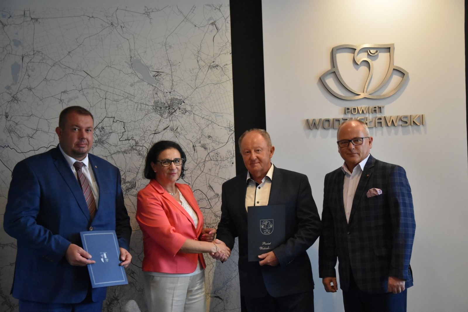 Zdjęcie w galerii na portalu naszwodzislaw.com: Wspólnie chcą kupić ekologiczne autobusy i zrealizować projekty termomodernizacyjne wiadomości z regionu