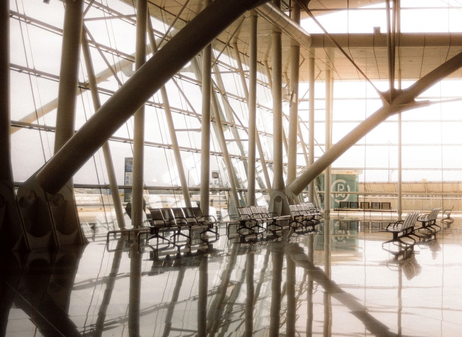 Zdjęcie w galerii na portalu naszwodzislaw.com: Najlepsze i najgorsze europejskie lotniska, na których można utknąć wiadomości z regionu