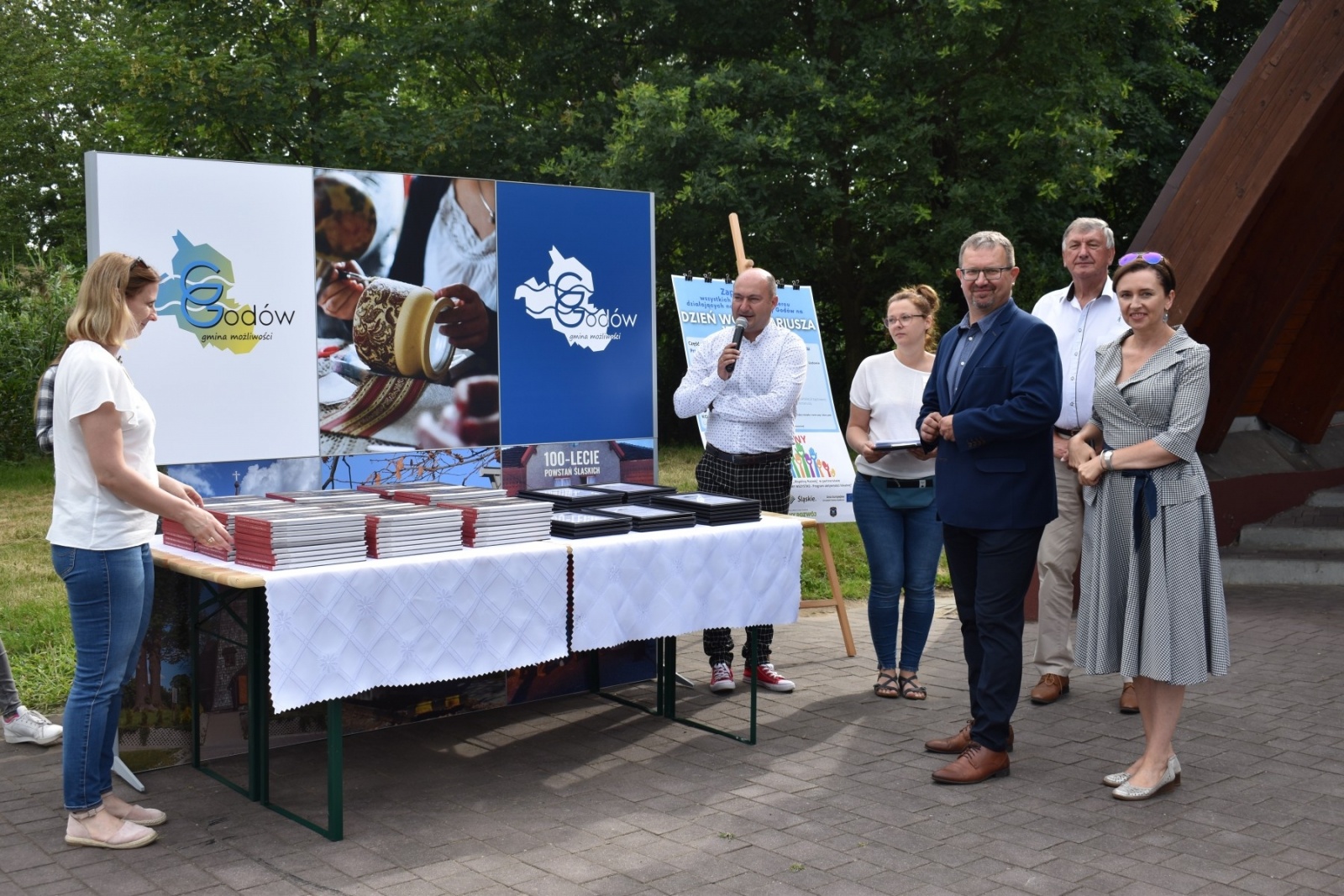 Zdjęcie w galerii na portalu naszwodzislaw.com: Ogrom uznania, wdzięczności i podziwu. Gmina Godów uhonorowała wolontariuszy wiadomości z regionu