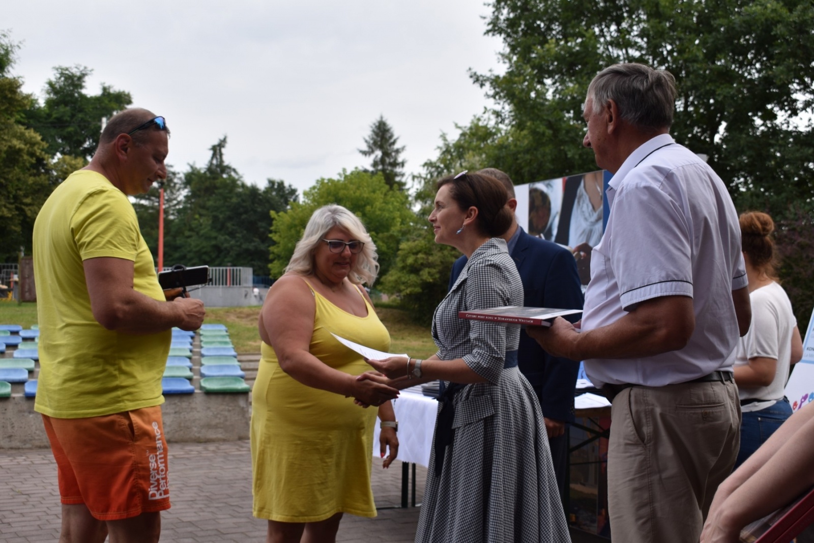 Zdjęcie w galerii na portalu naszwodzislaw.com: Ogrom uznania, wdzięczności i podziwu. Gmina Godów uhonorowała wolontariuszy wiadomości z regionu