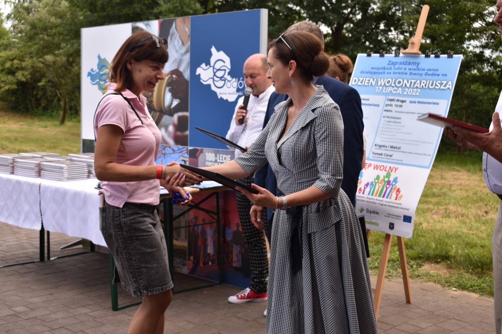 Zdjęcie w galerii na portalu naszwodzislaw.com: Ogrom uznania, wdzięczności i podziwu. Gmina Godów uhonorowała wolontariuszy wiadomości z regionu