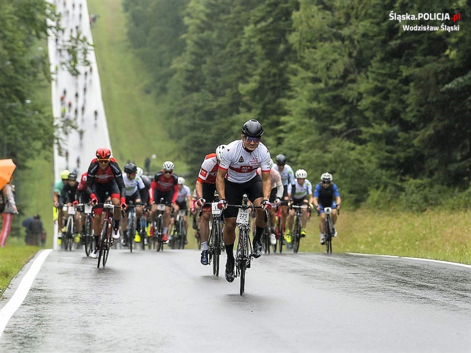 Zdjęcie w galerii na portalu naszwodzislaw.com: Wodzisławski policjant szosowym mistrzem Polski w kolarstwie górskim wiadomości z regionu