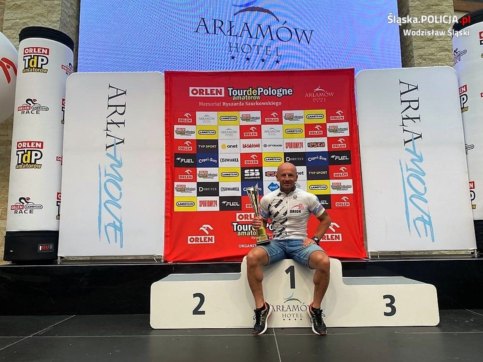 Zdjęcie w galerii na portalu naszwodzislaw.com: Wodzisławski policjant szosowym mistrzem Polski w kolarstwie górskim wiadomości z regionu