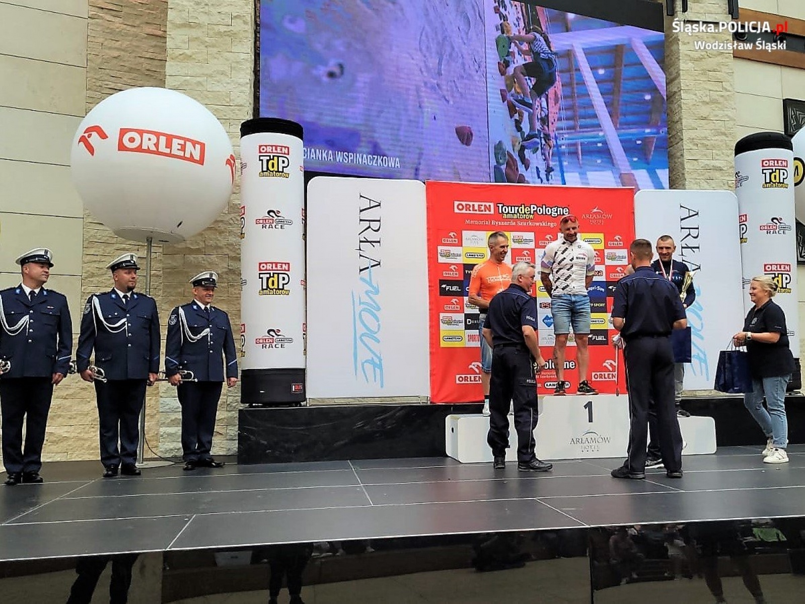 Zdjęcie w galerii na portalu naszwodzislaw.com: Wodzisławski policjant szosowym mistrzem Polski w kolarstwie górskim wiadomości z regionu