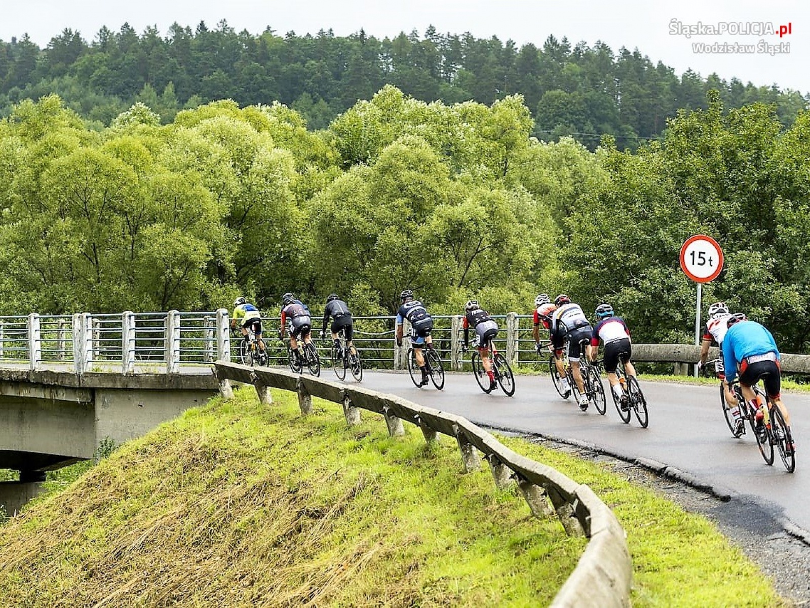 Zdjęcie w galerii na portalu naszwodzislaw.com: Wodzisławski policjant szosowym mistrzem Polski w kolarstwie górskim wiadomości z regionu