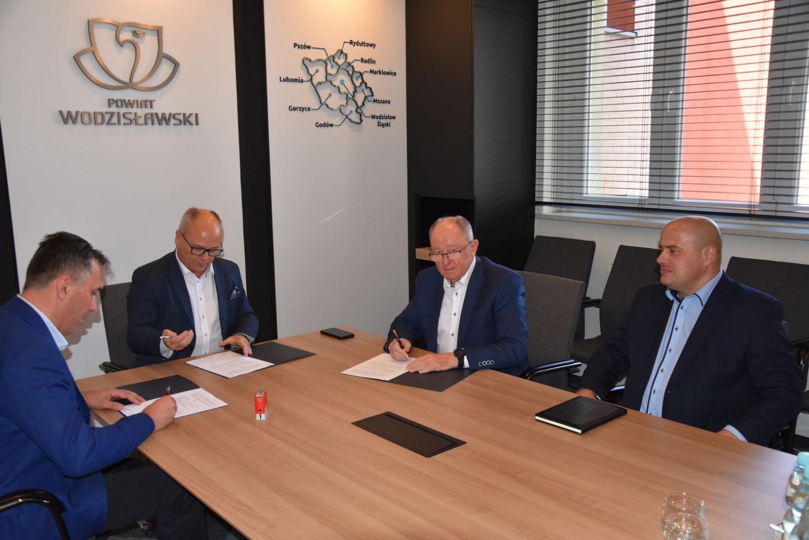 Zdjęcie w galerii na portalu naszwodzislaw.com: Wiejska w Uchylsku do przebudowy wiadomości z regionu