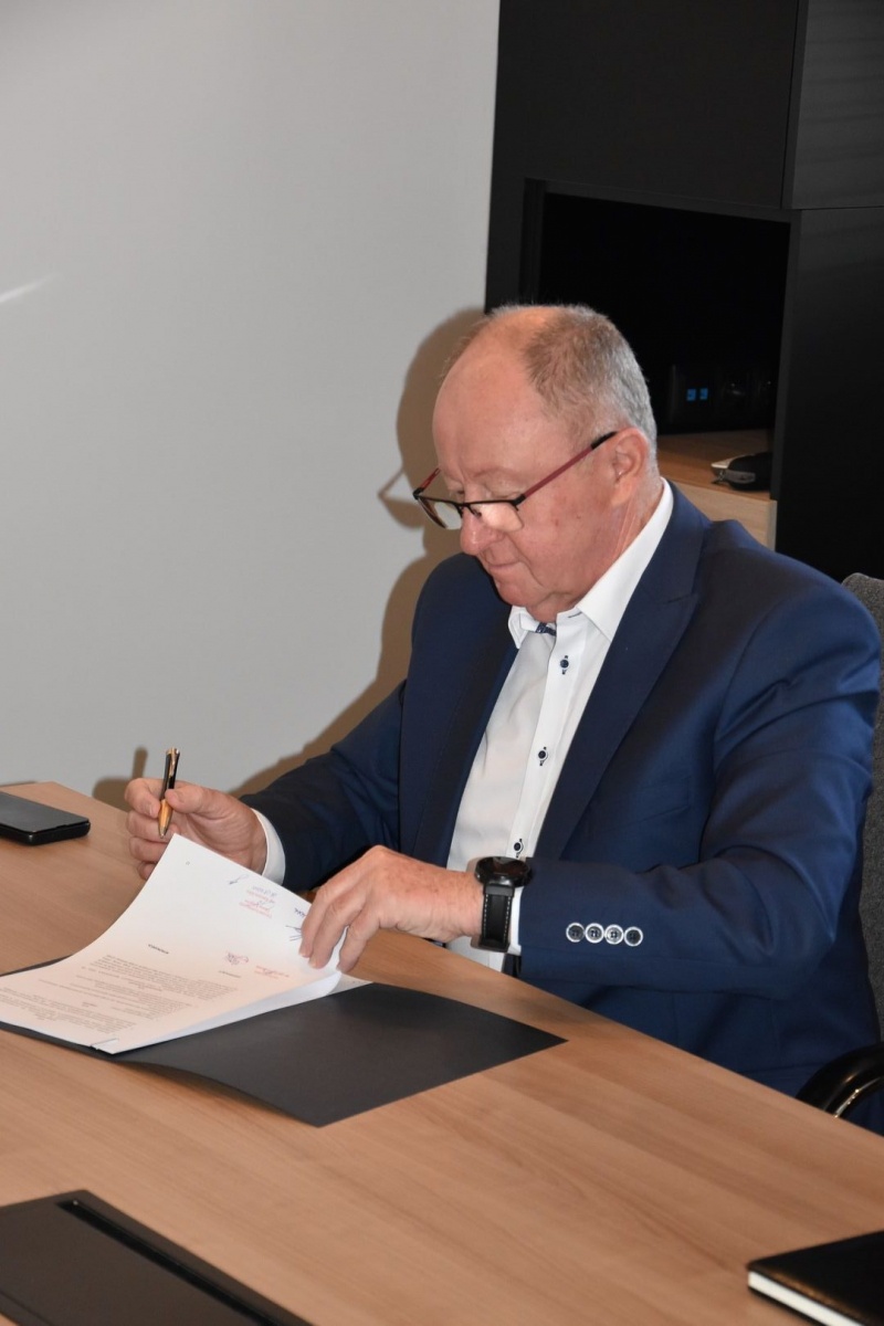 Zdjęcie w galerii na portalu naszwodzislaw.com: Wiejska w Uchylsku do przebudowy wiadomości z regionu