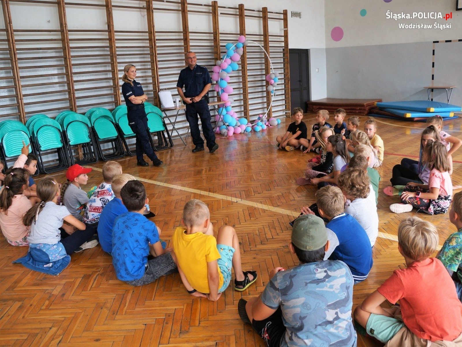 Zdjęcie w galerii na portalu naszwodzislaw.com: Policjanci odwiedzili uczestników półkolonii wiadomości z regionu
