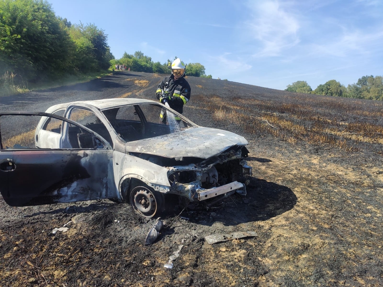 Zdjęcie w galerii na portalu naszwodzislaw.com: Zboże i samochód spłonęły w Mszanie  wiadomości z regionu