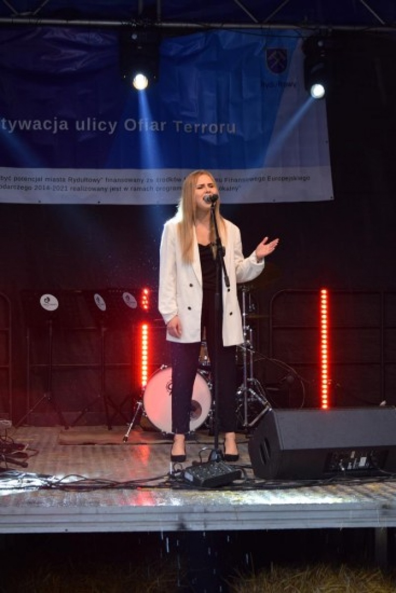 Zdjęcie w galerii na portalu naszwodzislaw.com: Dzień konsultacji na ulicy Ofiar Terroru wiadomości z regionu