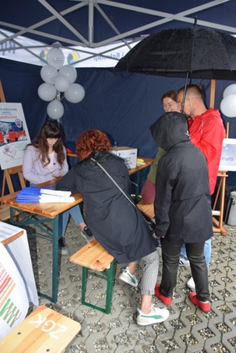 Zdjęcie w galerii na portalu naszwodzislaw.com: Dzień konsultacji na ulicy Ofiar Terroru wiadomości z regionu