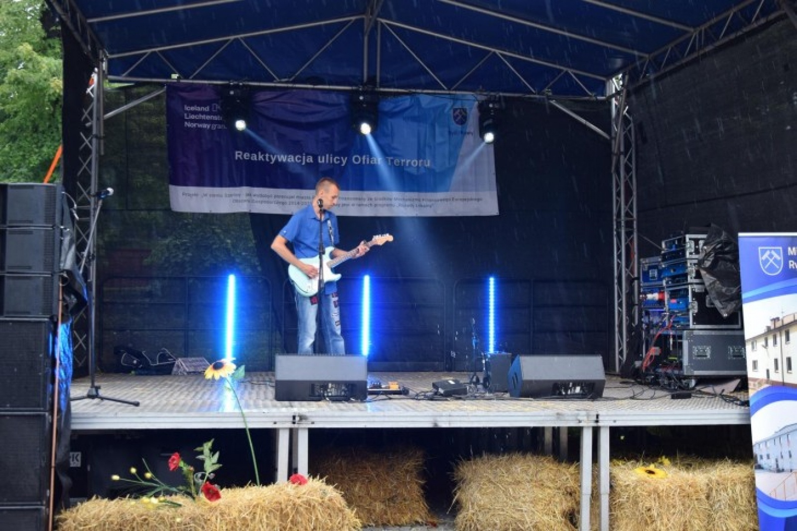 Zdjęcie w galerii na portalu naszwodzislaw.com: Dzień konsultacji na ulicy Ofiar Terroru wiadomości z regionu