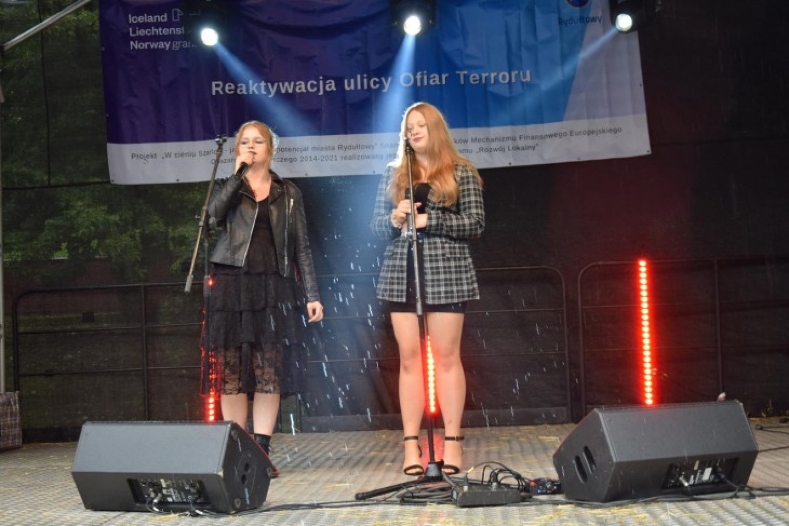 Zdjęcie w galerii na portalu naszwodzislaw.com: Dzień konsultacji na ulicy Ofiar Terroru wiadomości z regionu