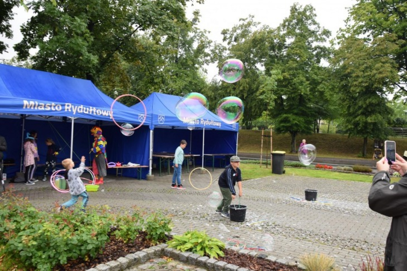 Zdjęcie w galerii na portalu naszwodzislaw.com: Dzień konsultacji na ulicy Ofiar Terroru wiadomości z regionu