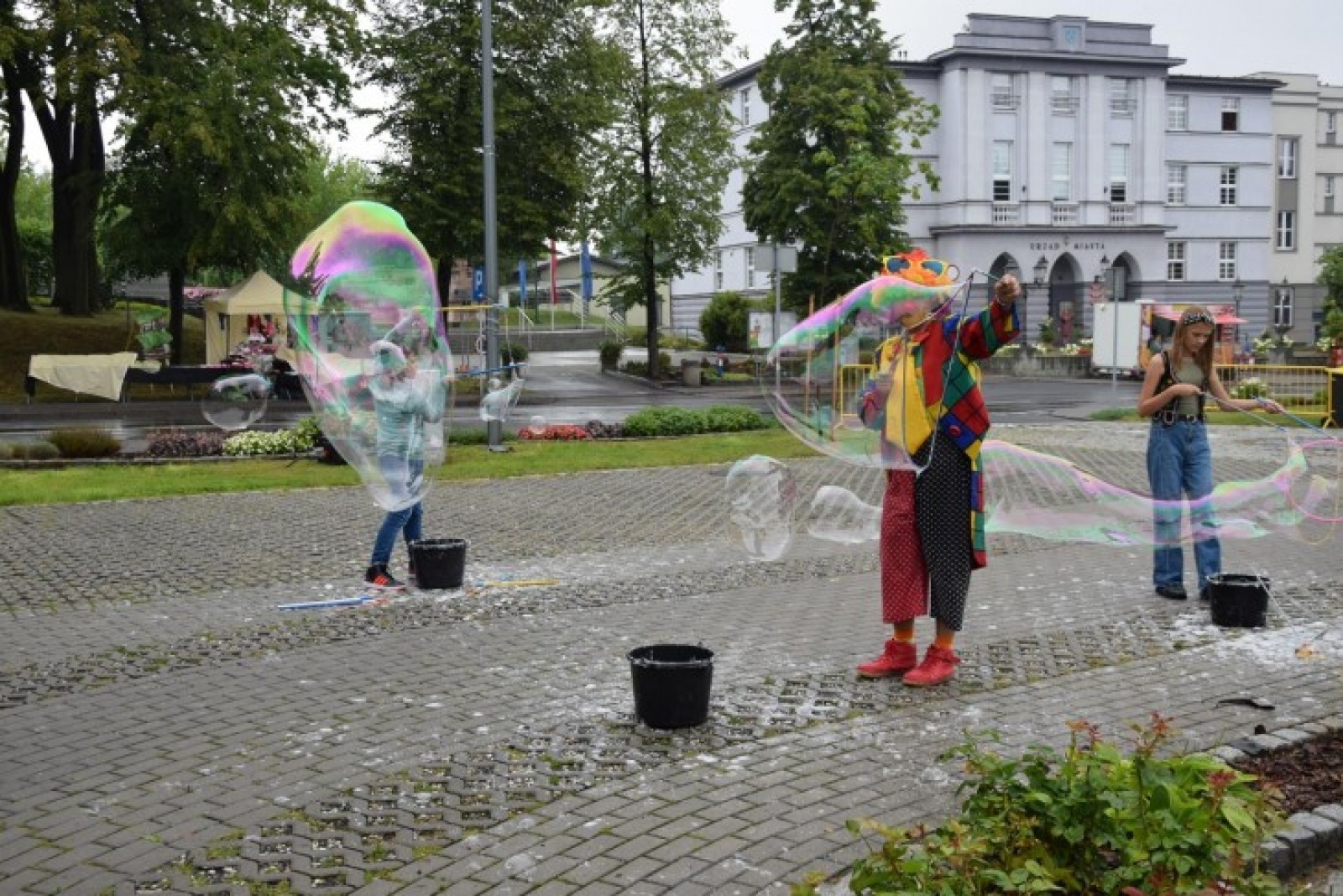 Zdjęcie w galerii na portalu naszwodzislaw.com: Dzień konsultacji na ulicy Ofiar Terroru wiadomości z regionu