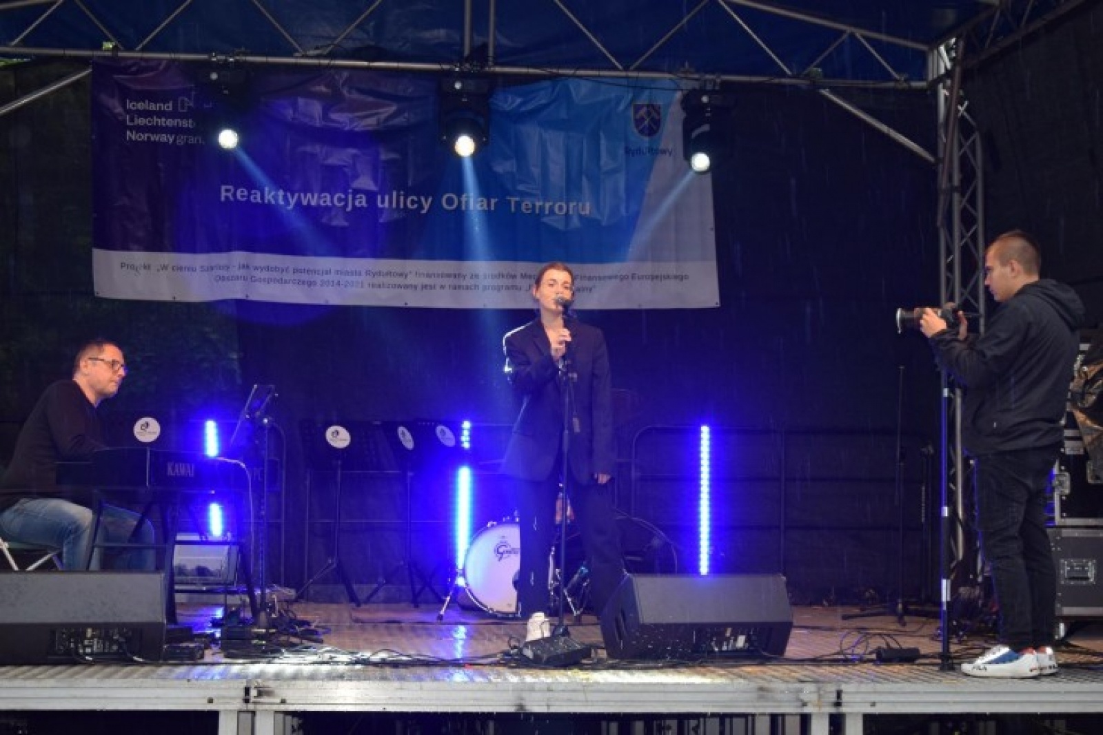 Zdjęcie w galerii na portalu naszwodzislaw.com: Dzień konsultacji na ulicy Ofiar Terroru wiadomości z regionu