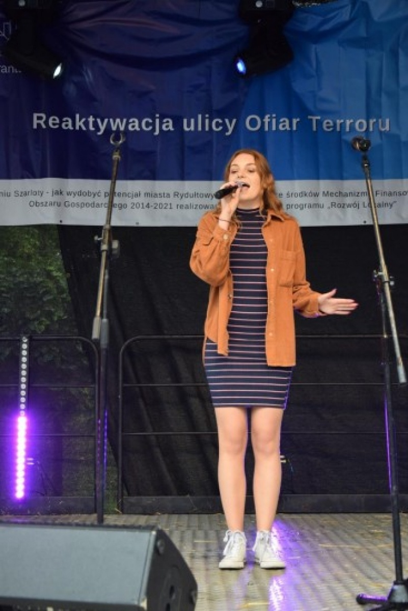 Zdjęcie w galerii na portalu naszwodzislaw.com: Dzień konsultacji na ulicy Ofiar Terroru wiadomości z regionu