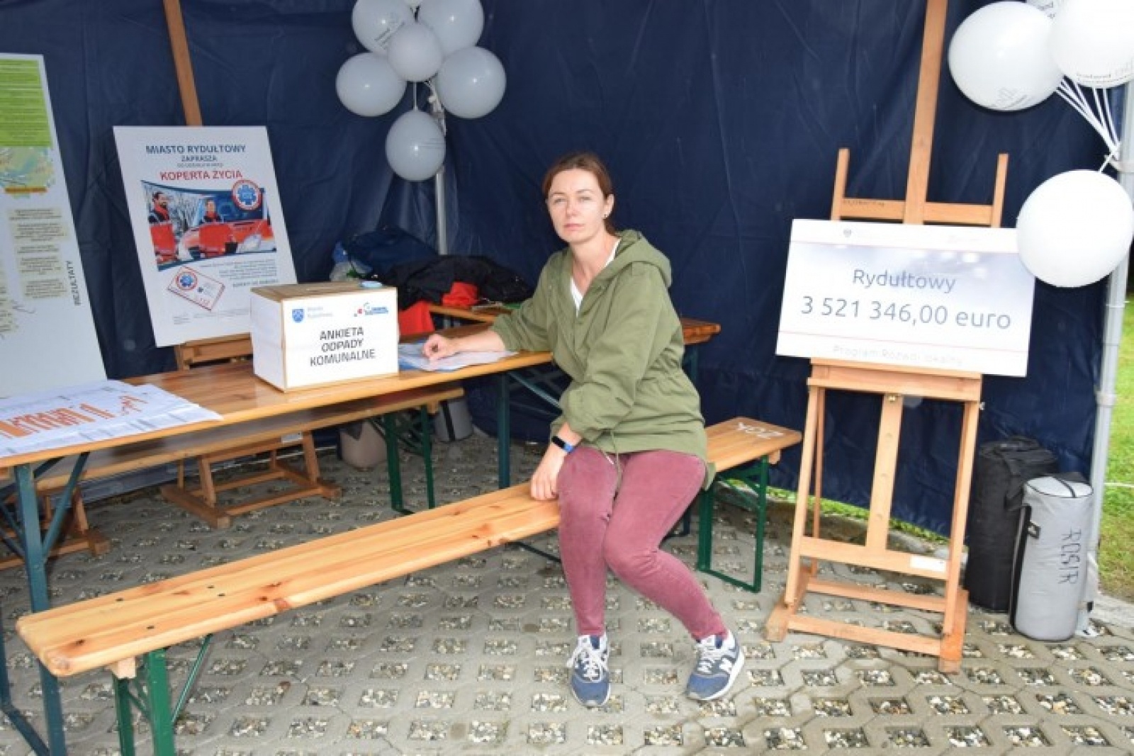 Zdjęcie w galerii na portalu naszwodzislaw.com: Dzień konsultacji na ulicy Ofiar Terroru wiadomości z regionu