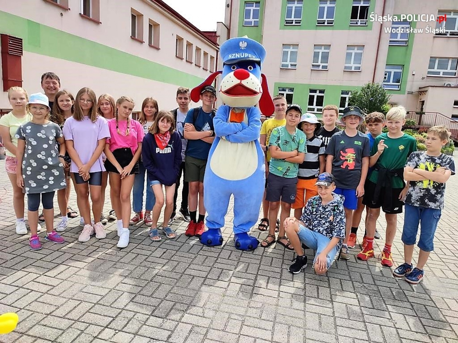 Zdjęcie w galerii na portalu naszwodzislaw.com: Policjanci odwiedzili uczestników półkolonii w Rydułtowach wiadomości z regionu