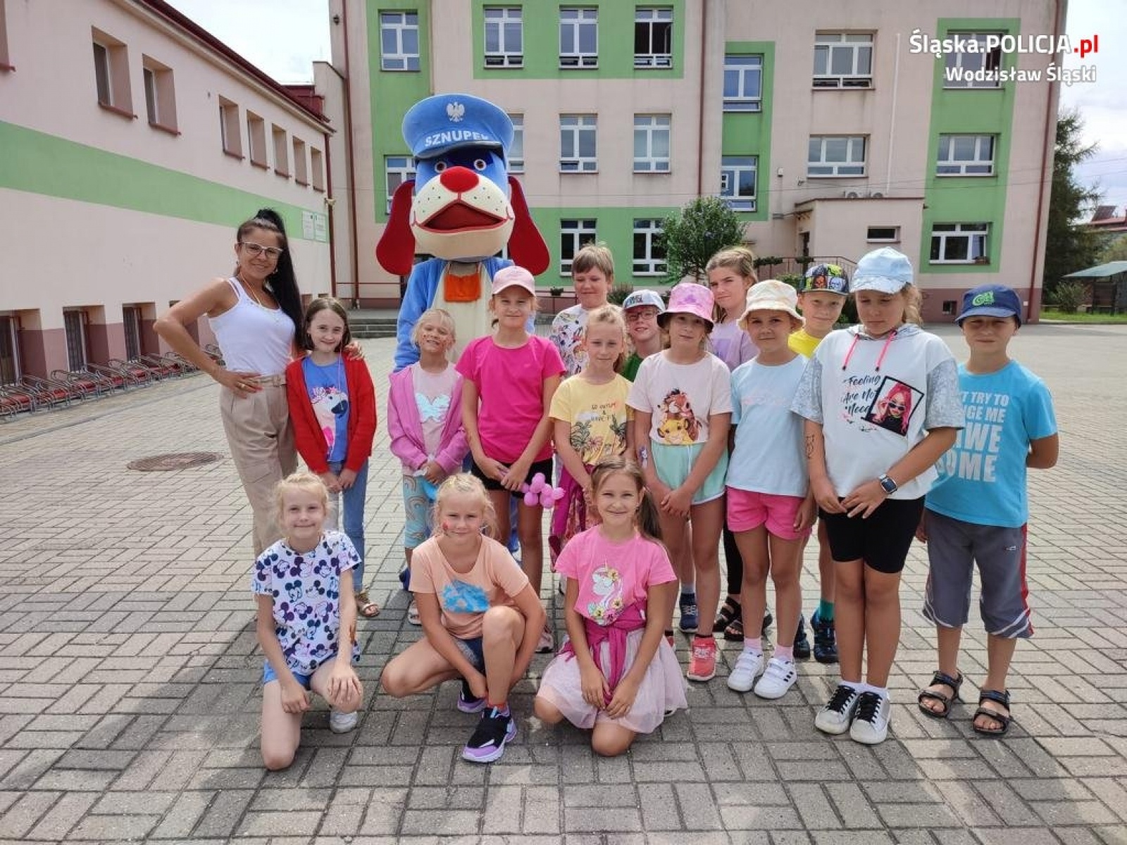 Zdjęcie w galerii na portalu naszwodzislaw.com: Policjanci odwiedzili uczestników półkolonii w Rydułtowach wiadomości z regionu