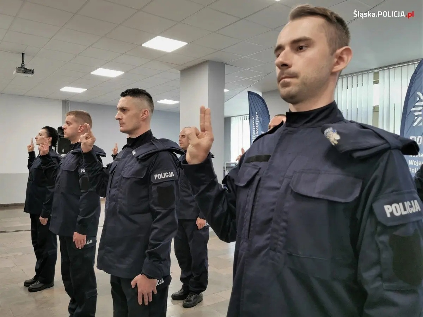 Zdjęcie w galerii na portalu naszwodzislaw.com: Nowi policjanci dla śląskich garnizonów wiadomości z regionu