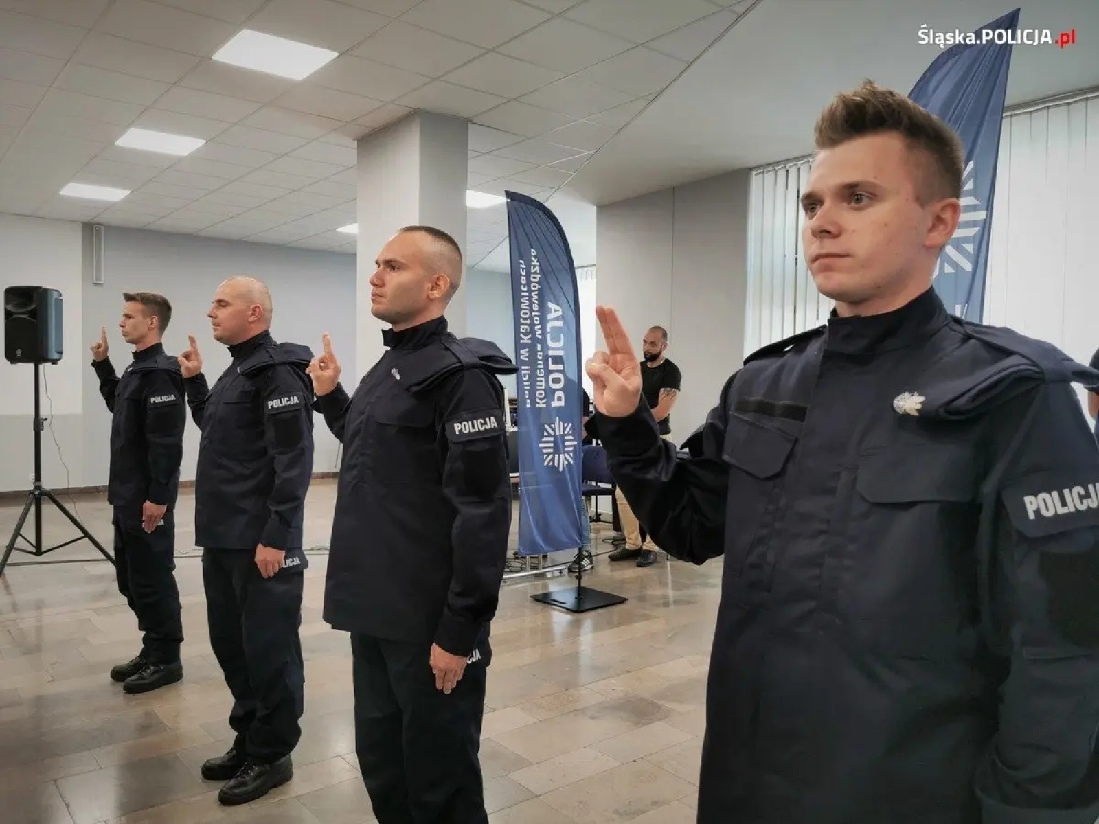 Zdjęcie w galerii na portalu naszwodzislaw.com: Nowi policjanci dla śląskich garnizonów wiadomości z regionu