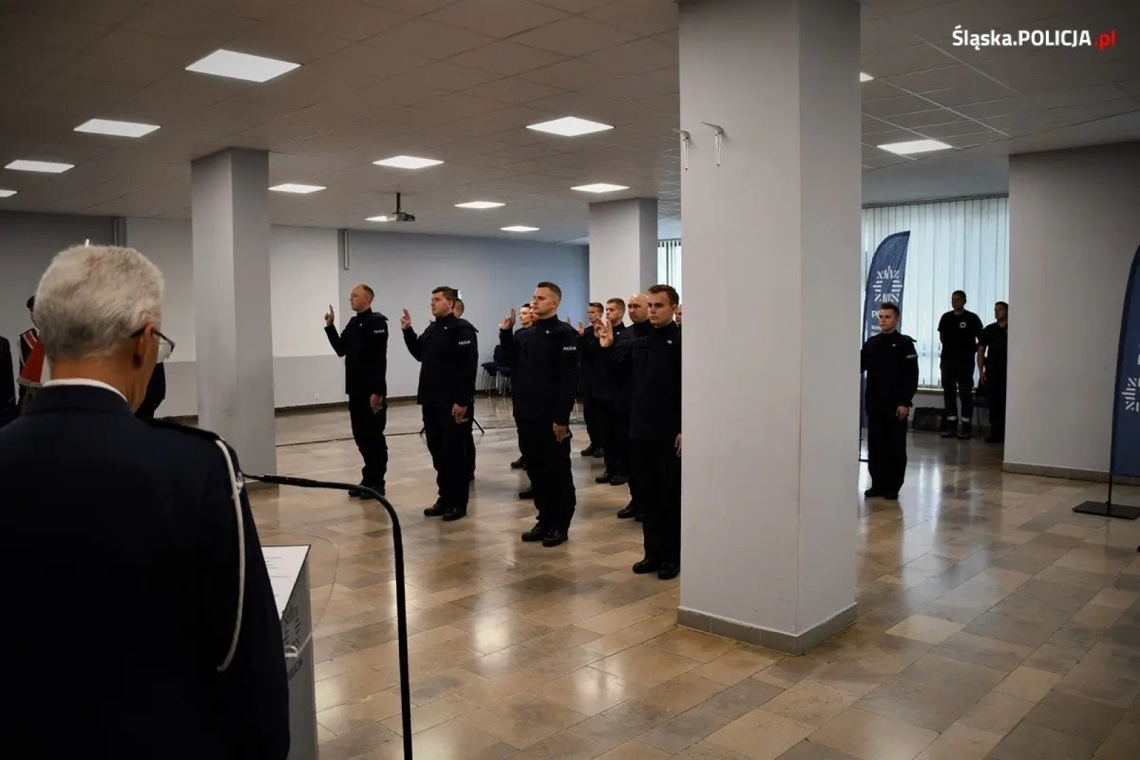 Zdjęcie w galerii na portalu naszwodzislaw.com: Nowi policjanci dla śląskich garnizonów wiadomości z regionu