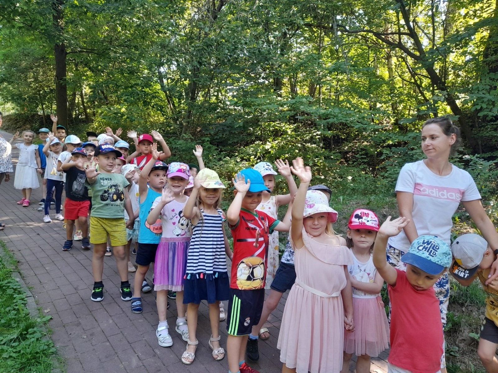 Zdjęcie w galerii na portalu naszwodzislaw.com: Integracja i zabawa. Wakacje w Przedszkolu numer 16 wiadomości z regionu