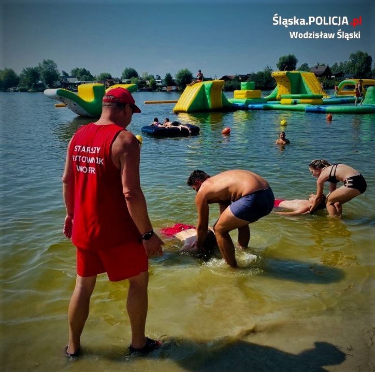 Zdjęcie w galerii na portalu naszwodzislaw.com: Wspólna akcja policji, strażaków i WOPR na ośrodku w Olzie wiadomości z regionu